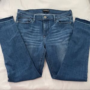 Express Jeans. Ankle Legging. Size 8. Mid Rise. Stretch.